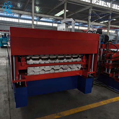 M&aacute;quina de telhas dupla camada, corte preciso servo motor, controle PLC e segura NR-12.