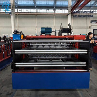 M&aacute;quina de telhas dupla camada, corte preciso servo motor, controle PLC e segura NR-12.