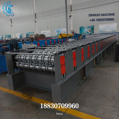 M&aacute;quina acanaladora Losacero 15 de alta eficiencia para pisos y techos met&aacute;licos industriales.