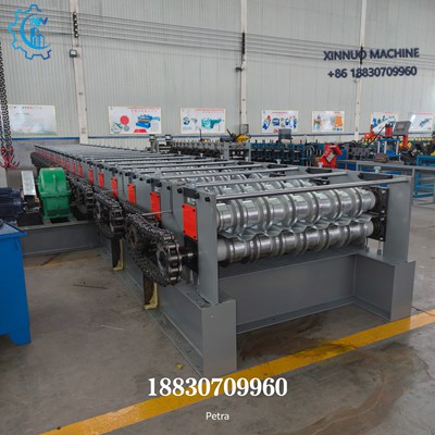 M&aacute;quina acanaladora Losacero 15 de alta eficiencia para pisos y techos met&aacute;licos industriales.