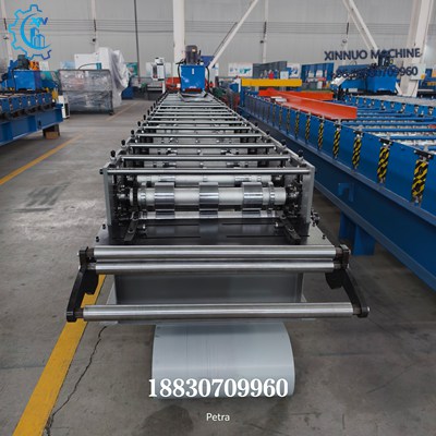 Roladora KR18 para perfiles met&aacute;licos, pisos y techos, alta precisi&oacute;n, corte limpio y control PLC.