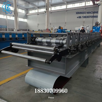 Roladora KR18 para perfiles met&aacute;licos, pisos y techos, alta precisi&oacute;n, corte limpio y control PLC.