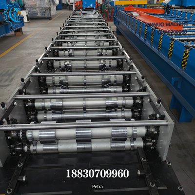 Roladora KR18 para perfiles met&aacute;licos, pisos y techos, alta precisi&oacute;n, corte limpio y control PLC.