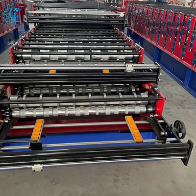 Maquina para fabricar telhas de zinco de tr&ecirc;s camadas com alta precis&atilde;o e produ&ccedil;&atilde;o cont&iacute;nua