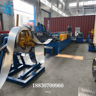 M&aacute;quina para fabricar cumbreras met&aacute;licas &ndash; Vista general de la l&iacute;nea completa de producci&oacute;n de cumbreras met&aacute;licas.