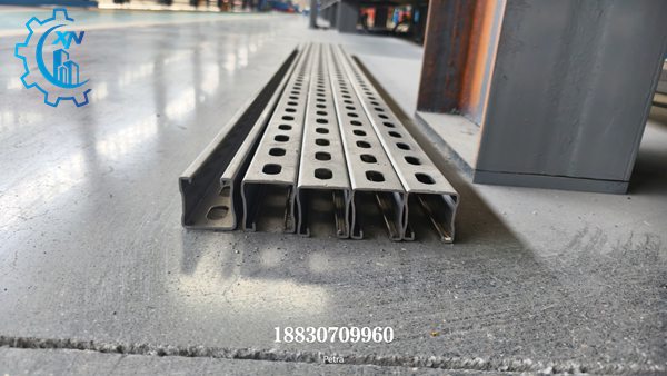 Perfiles C y U con punzonado fabricados por roladora de perfiles para estructura solar