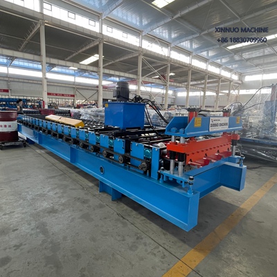 Equipo conformador de panel metálico tipo fachada arquitectónica