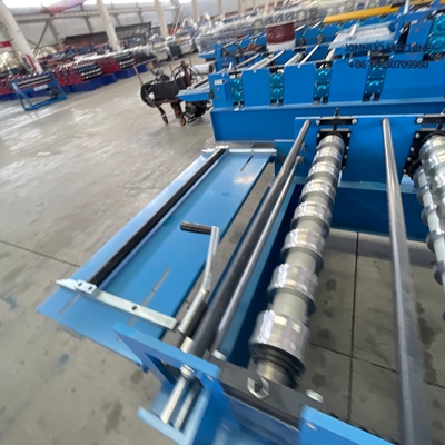 Perfiladora de panel mural tipo industrial