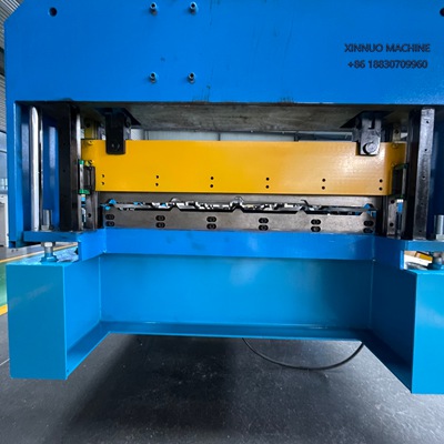 Máquina para techos de aluzinc tr5