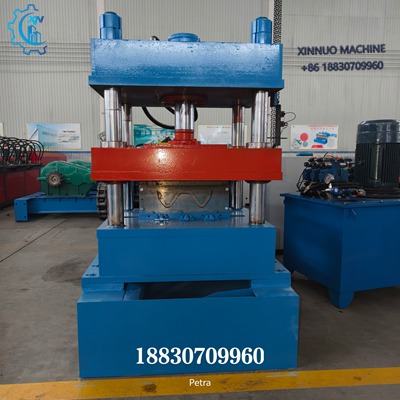 Guard rail roll forming machine