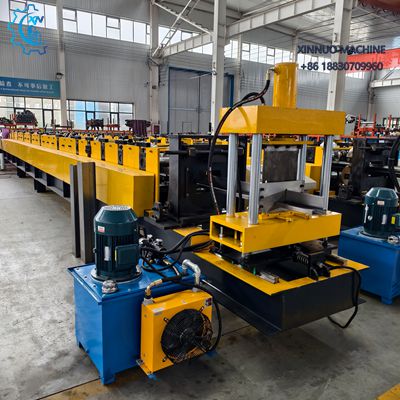 Máquina para fabricar postes esquineros de contenedor