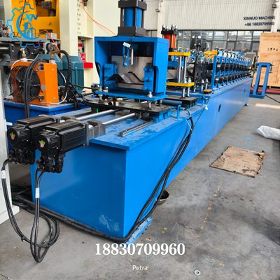 Máquina para fabricar cumbreras metálicas