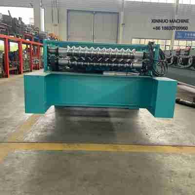 Corrugated roof sheet machine