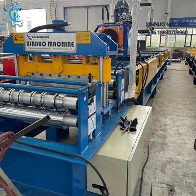 Floor deck roll forming machine