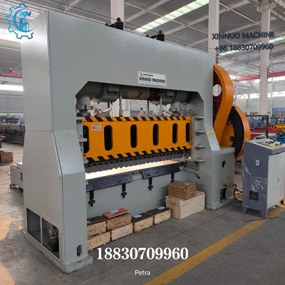 Expanded metal mesh machine